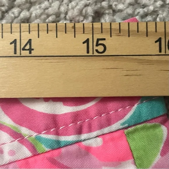 Lilly Pulitzer Buttercup Shorts Size 4 All Nighter
Flamingo Pockets Button Zip - Picture 7 of 8